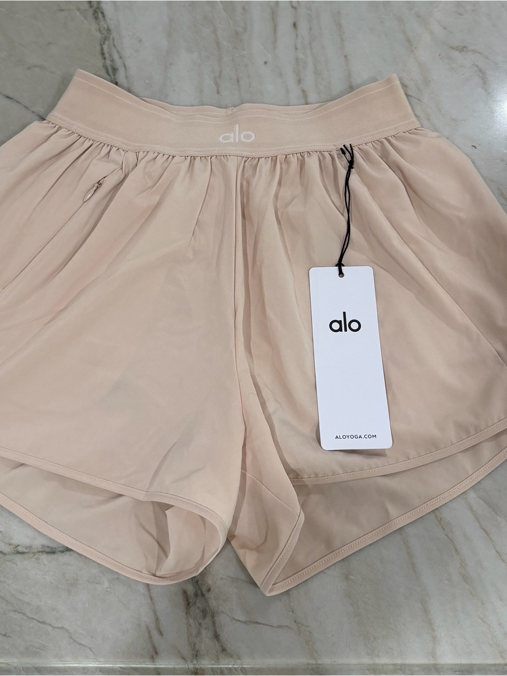 NWT ALO Yoga Women's Macadamia Lightweight Athletic Shorts